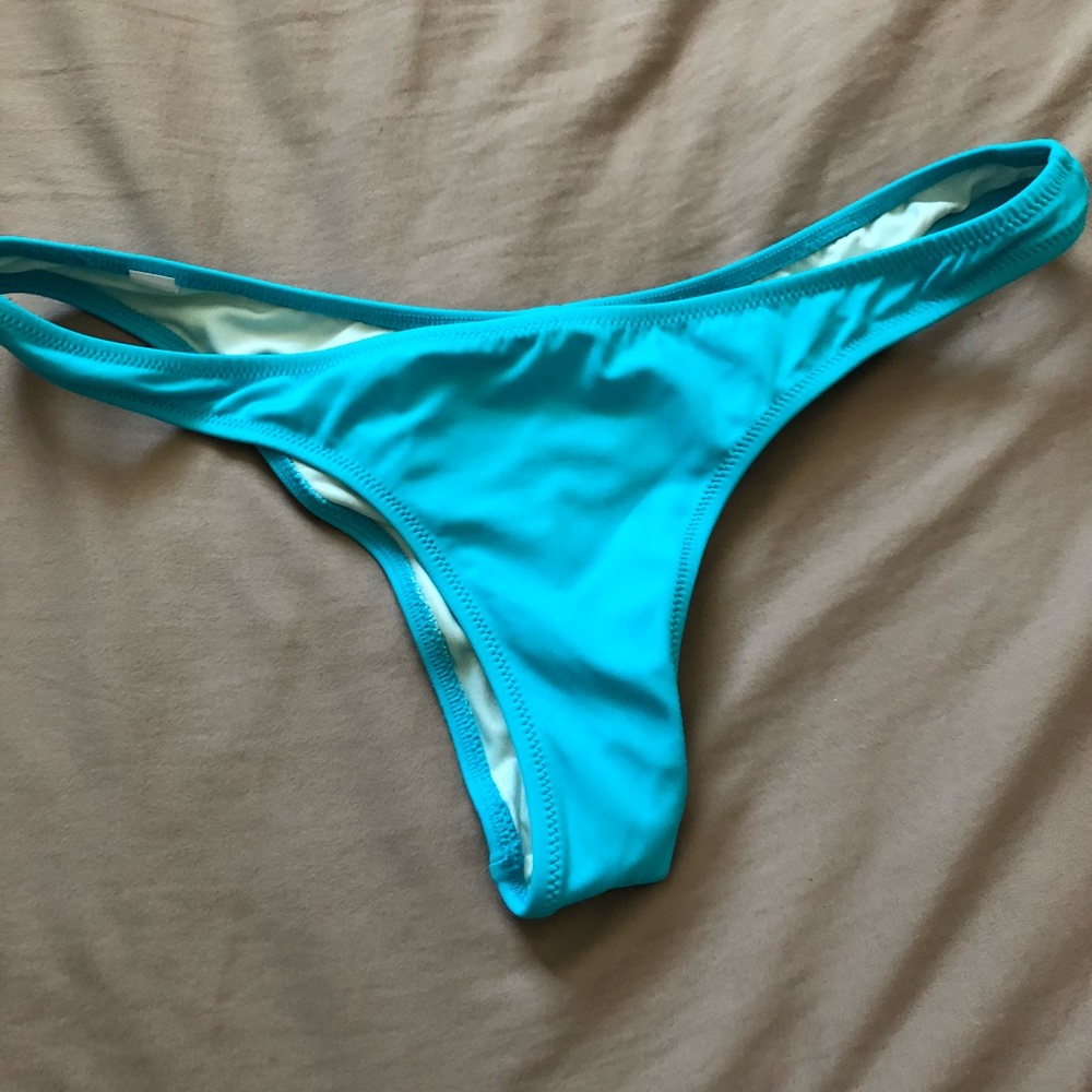 Victoria secrets cheeky bathing suit bottoms